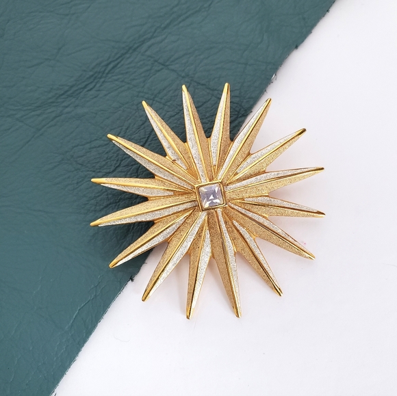 Set of 3 Vintage Brooches - Picture 2 of 5